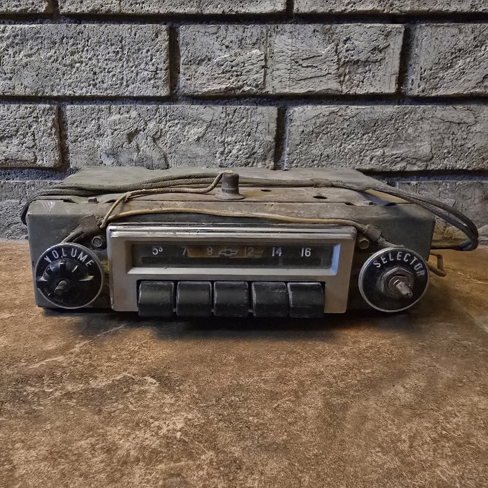 1956 | GM | Chevrolet Bel Air 12V Push Button Radio